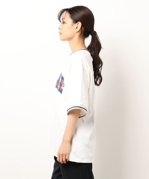 SPINNS（スピンズ）の「【ゆるシルエット】リブラインカレッジロゴ半袖Tシャツ（Tシャツ/カットソー・レディース・ホワイト/ネイビー/グリーン/ボルドー・ONESIZE）」の5枚目の写真