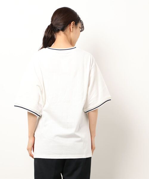 SPINNS（スピンズ）の「【ゆるシルエット】リブラインカレッジロゴ半袖Tシャツ（Tシャツ/カットソー・レディース・ホワイト/ネイビー/グリーン/ボルドー・ONESIZE）」の6枚目の写真