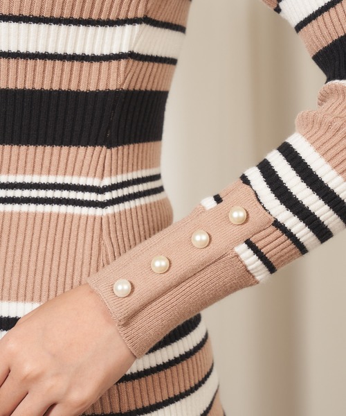 MIIA(ミーア)の「パール袖パワーショルダーニットワンピース(ワンピース・レディース・ベージュ系その他/ブラック/オフホワイト/ブルー/ピンク系その他・SMALL/X-SMALL/MEDIUM)」の16枚目の写真