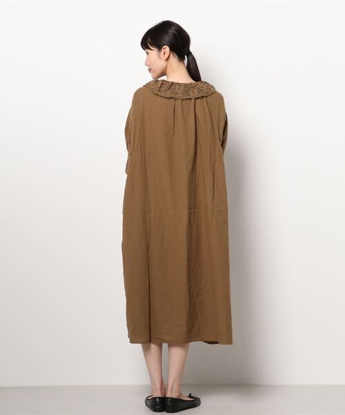 Samansa Mos2（サマンサ モスモス）の「レース衿ワンピース（ワンピース・レディース・ベージュ/ブラウン/オリーブ/チャコール・ﾌﾘ-）」の5枚目の写真
