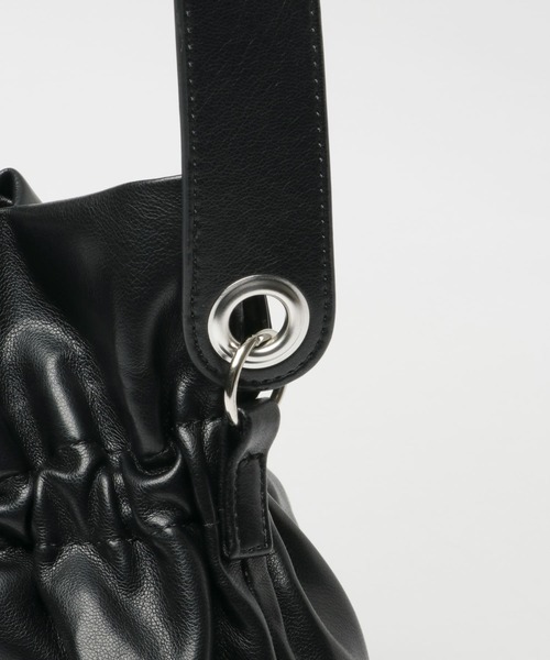 SENSE OF PLACE by URBAN RESEARCH（センスオブプレイスバイアーバンリサーチ）の「2WAYギャザーショルダーバッグ（ショルダーバッグ・レディース・アイボリー/ブラック/モカ・ONE）」の13枚目の写真