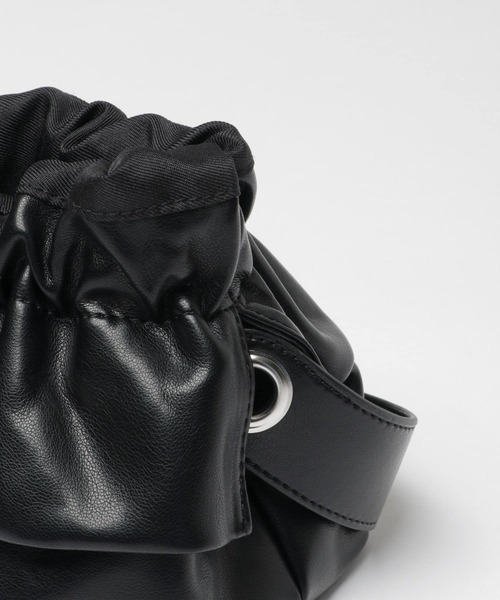 SENSE OF PLACE by URBAN RESEARCH（センスオブプレイスバイアーバンリサーチ）の「2WAYギャザーショルダーバッグ（ショルダーバッグ・レディース・アイボリー/ブラック/モカ・ONE）」の7枚目の写真