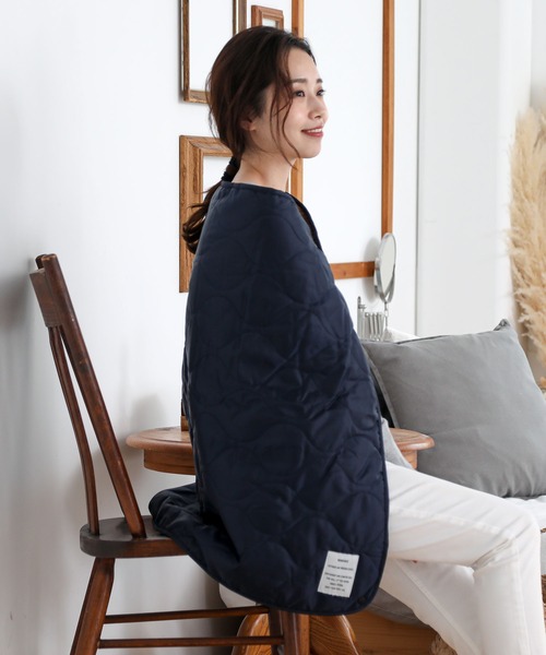 ALTROSE（アルトローズ）の「4WAY キルトブランケット [WEEKEND]（ブランケット・レディース・カーキ/ブラック/キャメル/ネイビー/ライトベージュ/ダークグレー・FREE）」の10枚目の写真