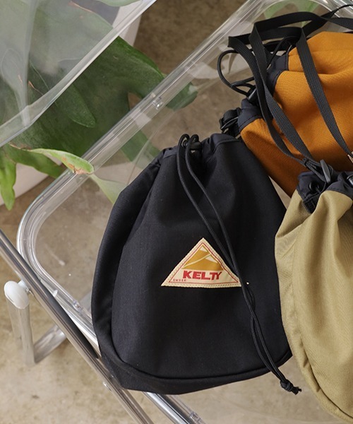 KELTY（ケルティ）の「KELTY/ケルティ KINCHAKU SHOULDER ショルダーバッグ 巾着バッグ（ショルダーバッグ・メンズ・ブラック/オリーブ/ブルー/サンドベージュ/セージグリーン/タン/キャメル/パープル/モカ/ネイビー/グレー/マスタード・ONE SIZE）」の14枚目の写真