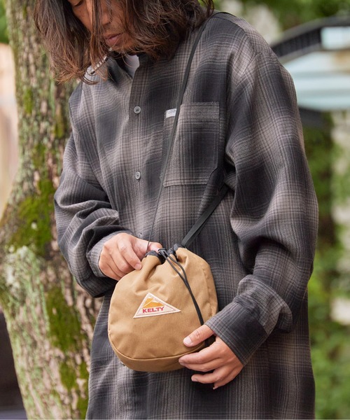 KELTY（ケルティ）の「KELTY/ケルティ KINCHAKU SHOULDER ショルダーバッグ 巾着バッグ（ショルダーバッグ・メンズ・ブラック/オリーブ/ブルー/サンドベージュ/セージグリーン/タン/キャメル/パープル/モカ/ネイビー/グレー/マスタード・ONE SIZE）」の18枚目の写真