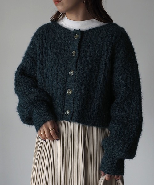 Riberry(リベリー)の「前後2WAYショートケーブルカーデ(カーディガン/ボレロ・レディース・ベージュ/ネイビー/オフホワイト/グリーン/ブルー・MEDIUM)」の4枚目の写真