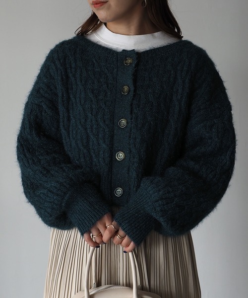 Riberry(リベリー)の「前後2WAYショートケーブルカーデ(カーディガン/ボレロ・レディース・ベージュ/ネイビー/オフホワイト/グリーン/ブルー・MEDIUM)」の8枚目の写真