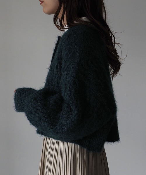 Riberry(リベリー)の「前後2WAYショートケーブルカーデ(カーディガン/ボレロ・レディース・ベージュ/ネイビー/オフホワイト/グリーン/ブルー・MEDIUM)」の12枚目の写真