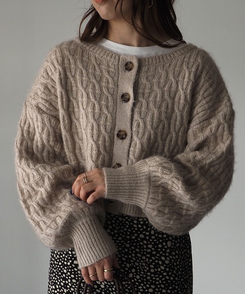 Riberry(リベリー)の「前後2WAYショートケーブルカーデ(カーディガン/ボレロ・レディース・ベージュ/ネイビー/オフホワイト/グリーン/ブルー・MEDIUM)」の17枚目の写真