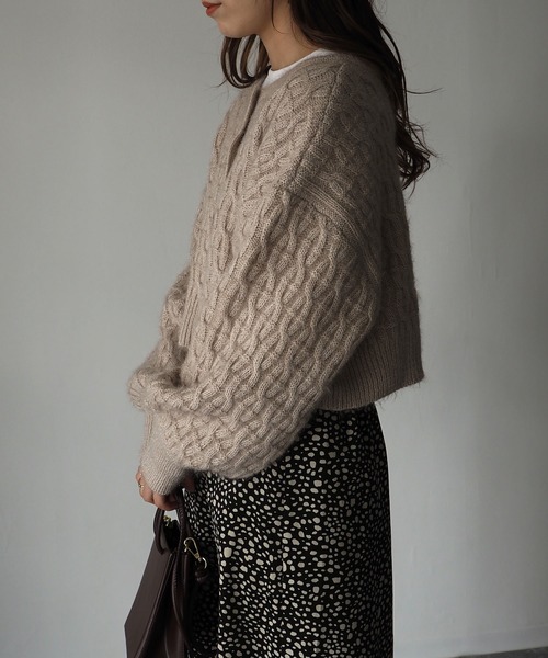 Riberry(リベリー)の「前後2WAYショートケーブルカーデ(カーディガン/ボレロ・レディース・ベージュ/ネイビー/オフホワイト/グリーン/ブルー・MEDIUM)」の21枚目の写真