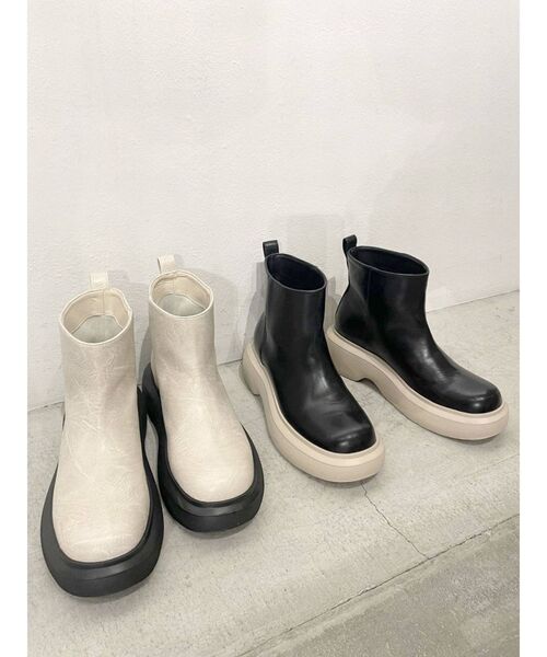EMODA（エモダ）の「ラウンドネスソールブーツ（ブーツ・レディース・ホワイト/ブラック・SMALL/MEDIUM/LARGE）」の17枚目の写真