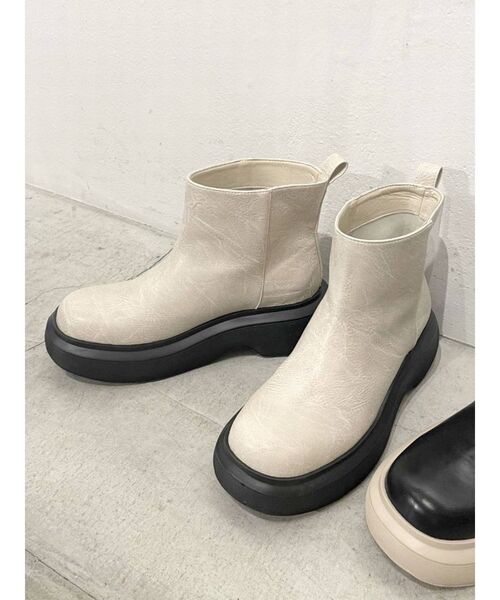 EMODA（エモダ）の「ラウンドネスソールブーツ（ブーツ・レディース・ホワイト/ブラック・SMALL/MEDIUM/LARGE）」の19枚目の写真