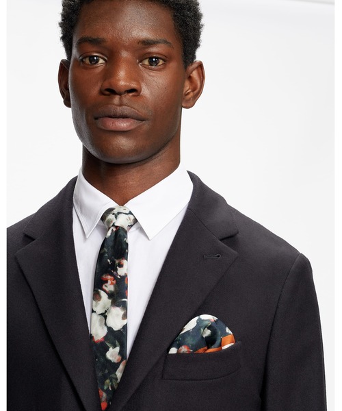 Ted Baker（テッドベーカー）の「TOKSIC　フラワープリント シルク ネクタイ（ネクタイ・メンズ・ネイビー・O/S）」の3枚目の写真
