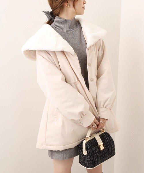 one after another NICE CLAUP（ワンアフターアナザーナイスクラップ）の「ファーの付け襟がポイント　ミリタリー女の子コート（ミリタリージャケット・レディース・アイボリー/ブラック/カーキ・FREE）」の2枚目の写真