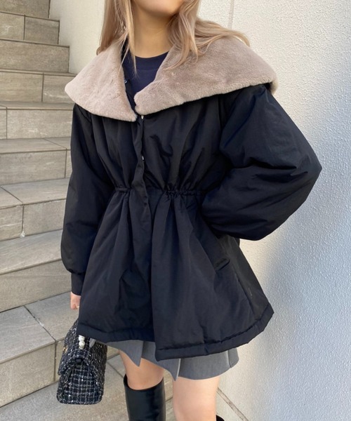 one after another NICE CLAUP（ワンアフターアナザーナイスクラップ）の「ファーの付け襟がポイント　ミリタリー女の子コート（ミリタリージャケット・レディース・アイボリー/ブラック/カーキ・FREE）」の3枚目の写真