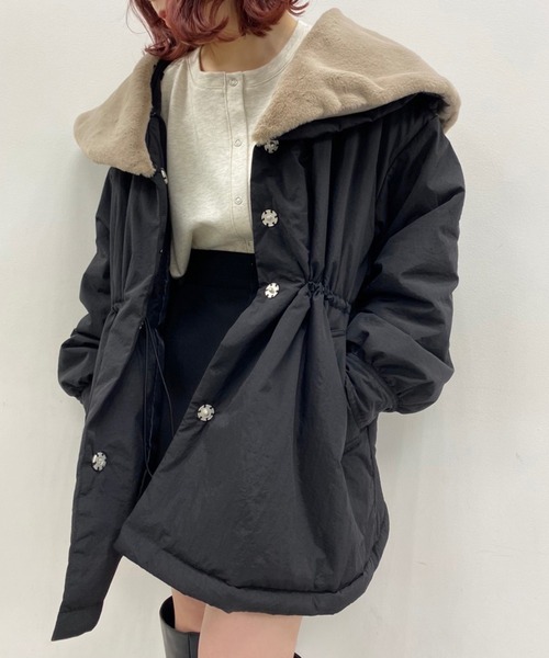 one after another NICE CLAUP（ワンアフターアナザーナイスクラップ）の「ファーの付け襟がポイント　ミリタリー女の子コート（ミリタリージャケット・レディース・アイボリー/ブラック/カーキ・FREE）」の7枚目の写真