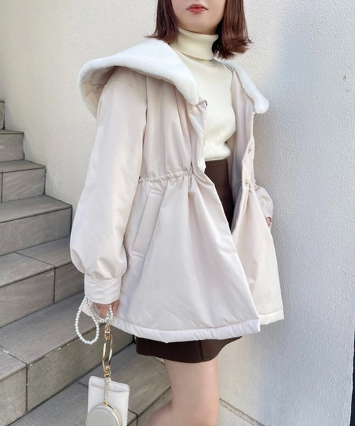 one after another NICE CLAUP（ワンアフターアナザーナイスクラップ）の「ファーの付け襟がポイント　ミリタリー女の子コート（ミリタリージャケット・レディース・アイボリー/ブラック/カーキ・FREE）」の22枚目の写真