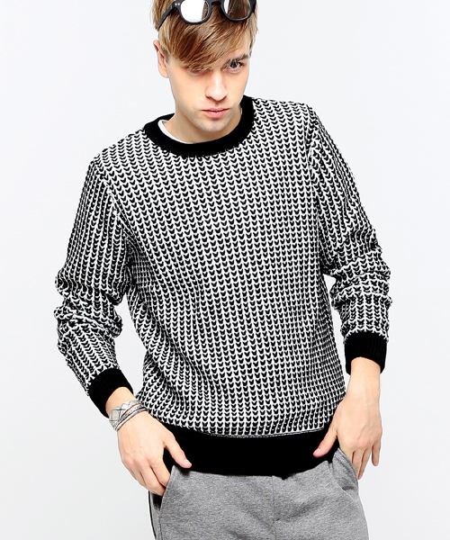 BEAMS LIGHTS Men's(ビームスライツ メンズ)の「BEAMS LIGHTS / V編みクルーネックニット(ニット/セーター・メンズ・ネイビー/オフホワイト/ブラック・SMALL/MEDIUM/LARGE)」の2枚目の写真
