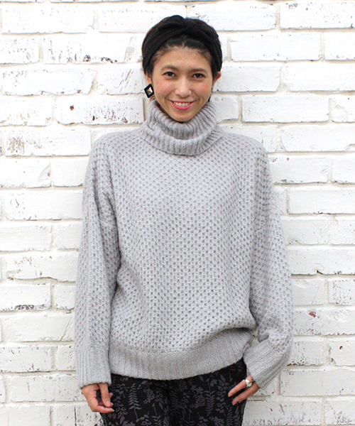 mystic（ミスティック）の「モヘアライクタートルプルオーバー（ニット/セーター・レディース・ピンクベージュ/オレンジ/オフホワイト/グレー/ブラック・ﾌﾘ-）」の3枚目の写真