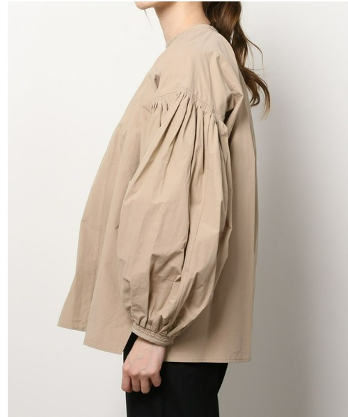 CLANE（クラネ）の「VOLUME PUFF SMOCK TOPS（シャツ/ブラウス・レディース・ベージュ/ホワイト/ブラック・1/2）」の4枚目の写真
