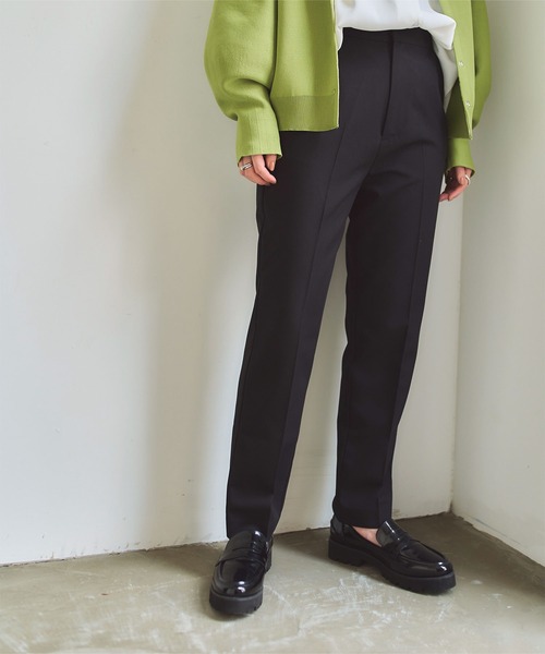 titivate(ティティベイト)の「ベーシックセンタープレステーパードパンツ(その他パンツ・レディース・オフホワイト/イエロー/ライトブラウン/ブラック・XS/S/M/L)」の2枚目の写真