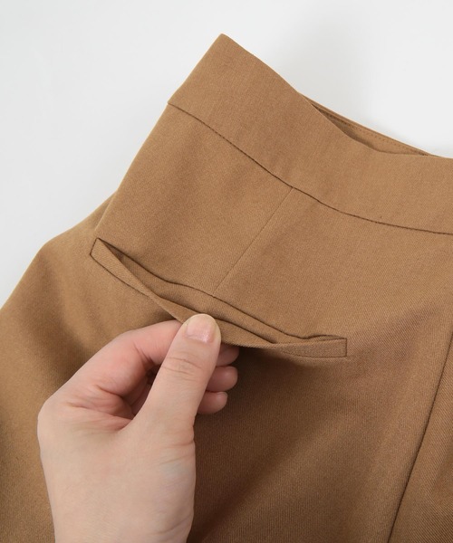 titivate(ティティベイト)の「ベーシックセンタープレステーパードパンツ(その他パンツ・レディース・オフホワイト/イエロー/ライトブラウン/ブラック・XS/S/M/L)」の17枚目の写真