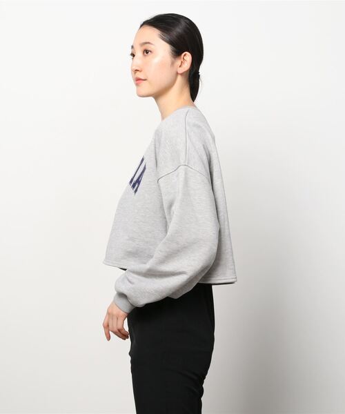 Per sist ence（パーシエンス）の「Per sist ence/パーシエンス　裏毛 カレッジロゴショート丈プルオーバー（Tシャツ/カットソー・レディース・ホワイト系その他/グレー系その他/ブルー系その他/ホワイト系その他2・FREE）」の5枚目の写真