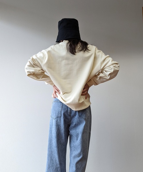 BLUEEAST（ブルーイースト）の「カレッジロゴオーバーサイズスウェット（スウェット・レディース・アイボリー/グレー/ネイビー・MEDIUM）」の9枚目の写真