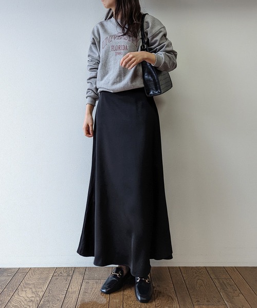 BLUEEAST（ブルーイースト）の「カレッジロゴオーバーサイズスウェット（スウェット・レディース・アイボリー/グレー/ネイビー・MEDIUM）」の19枚目の写真