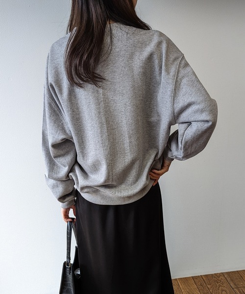 BLUEEAST（ブルーイースト）の「カレッジロゴオーバーサイズスウェット（スウェット・レディース・アイボリー/グレー/ネイビー・MEDIUM）」の18枚目の写真