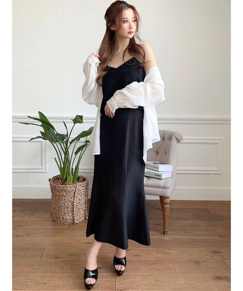 RESEXXY（リゼクシー）の「サテンストリングキャミ【セットアップ着用可能】（キャミソール・レディース・ベージュ/ブルー/ブラック・FREE）」の17枚目の写真