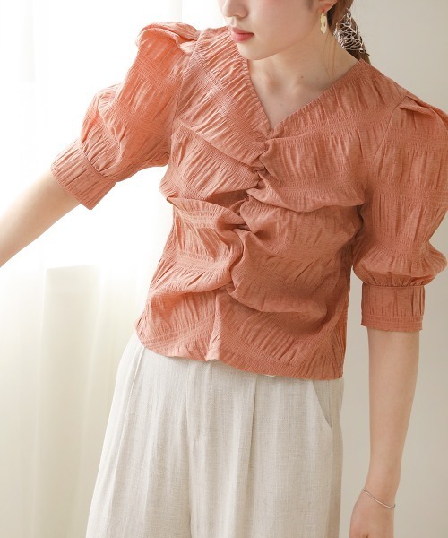 Bab(バブ)の「パフスリーブシャーリングブラウス(シャツ/ブラウス・レディース・ベージュ/パープル/ピンク/グリーン・M)」の4枚目の写真