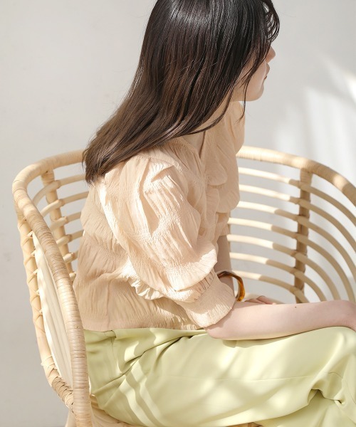 Bab(バブ)の「パフスリーブシャーリングブラウス(シャツ/ブラウス・レディース・ベージュ/パープル/ピンク/グリーン・M)」の5枚目の写真