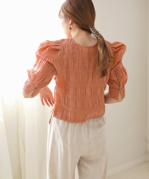 Bab(バブ)の「パフスリーブシャーリングブラウス(シャツ/ブラウス・レディース・ベージュ/パープル/ピンク/グリーン・M)」の9枚目の写真