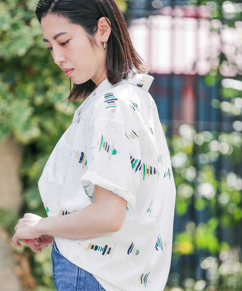 URBAN RESEARCH Sonny Label(アーバンリサーチサニーレーベル)の「『吸水速乾』セオαグラフィック半袖シャツ(シャツ/ブラウス・メンズ・ネイビー/オフホワイト/ブラック・MEDIUM/LARGE)」の5枚目の写真