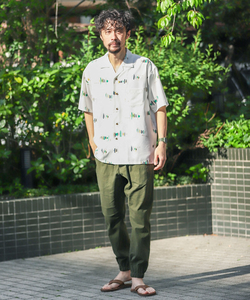 URBAN RESEARCH Sonny Label(アーバンリサーチサニーレーベル)の「『吸水速乾』セオαグラフィック半袖シャツ(シャツ/ブラウス・メンズ・ネイビー/オフホワイト/ブラック・MEDIUM/LARGE)」の8枚目の写真