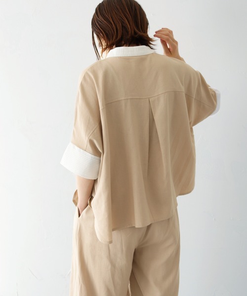vingtrois（バントロア）の「【vingtrois】バンドカラーダブルボタンピンタックデザインリネンポンチョシャツ（シャツ/ブラウス・レディース・ベージュ/ネイビー/カーキ・M）」の21枚目の写真