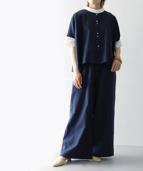 vingtrois（バントロア）の「【vingtrois】バンドカラーダブルボタンピンタックデザインリネンポンチョシャツ（シャツ/ブラウス・レディース・ベージュ/ネイビー/カーキ・M）」の9枚目の写真