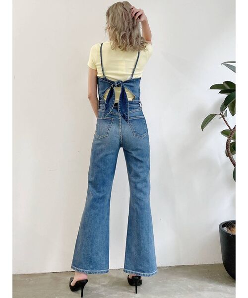 GYDA(ジェイダ)の「BACKリボンデニムロンパース(ワンピース・レディース・ブルー/ライトブルー・SMALL/MEDIUM)」の8枚目の写真