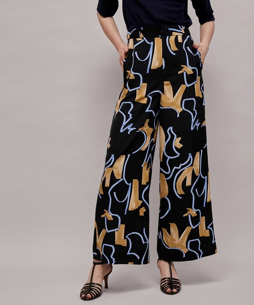 ROPE'（ロペ）の「オリジナルプリント柄ワイドストレートパンツ（その他パンツ・レディース・ブラック/ベージュ/ベージュ系その他・38/36）」の2枚目の写真