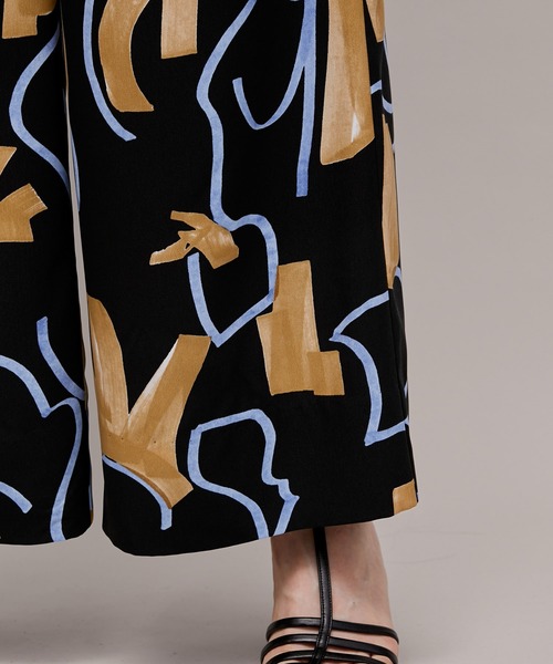 ROPE'（ロペ）の「オリジナルプリント柄ワイドストレートパンツ（その他パンツ・レディース・ブラック/ベージュ/ベージュ系その他・38/36）」の5枚目の写真