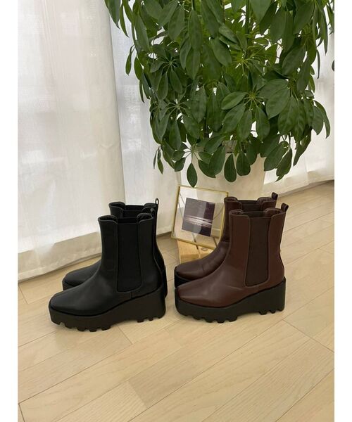 dazzlin（ダズリン）の「サイドゴアフラットショートブーツ（ブーツ・レディース・ブラック/ブラウン・SMALL/MEDIUM/LARGE）」の4枚目の写真