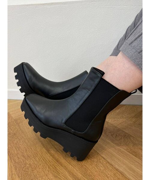 dazzlin（ダズリン）の「サイドゴアフラットショートブーツ（ブーツ・レディース・ブラック/ブラウン・SMALL/MEDIUM/LARGE）」の8枚目の写真