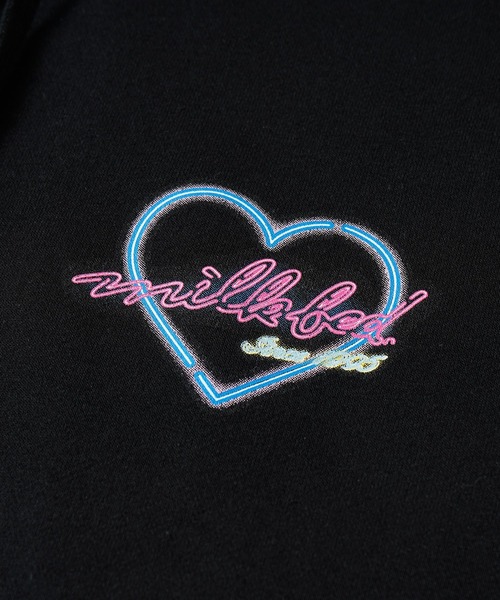 MILKFED.（ミルクフェド）の「NEON HEART BIG SWEAT HOODIE（パーカー・レディース・ライトパープル/ブラック/ライトブルー/オフホワイト・ONE SIZE）」の7枚目の写真