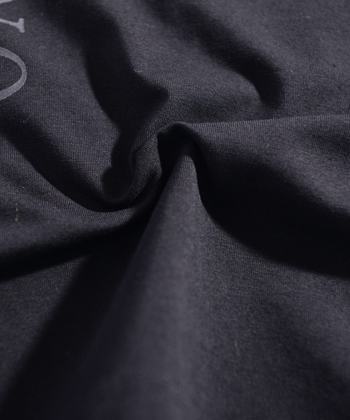 SILVER BULLET(シルバーバレット)の「『VIOLA rumore/ヴィオラ ルモーレ』メタリックプリントストレッチモックネック長袖Tシャツ(Tシャツ/カットソー・メンズ・チャコール/ブラック/オフホワイト・XL/L/M)」の11枚目の写真