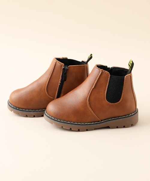 URBAN CHERRY（アーバンチェリー）の「【ユニセックス】サイドゴアブーツ（ブーツ・キッズ・ブラウン/ブラック・17.0cm/17.5cm/18.5cm/19.0cm/19.5cm/21.5cm/22.0cm/20.0cm/21.0cm/15.5cm/16.5cm/15.0cm/13.5cm/16.0cm/14.0cm/14.5cm）」の13枚目の写真