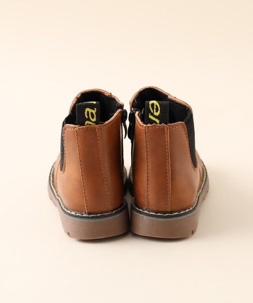 URBAN CHERRY（アーバンチェリー）の「【ユニセックス】サイドゴアブーツ（ブーツ・キッズ・ブラウン/ブラック・17.0cm/17.5cm/18.5cm/19.0cm/19.5cm/21.5cm/22.0cm/20.0cm/21.0cm/15.5cm/16.5cm/15.0cm/13.5cm/16.0cm/14.0cm/14.5cm）」の11枚目の写真