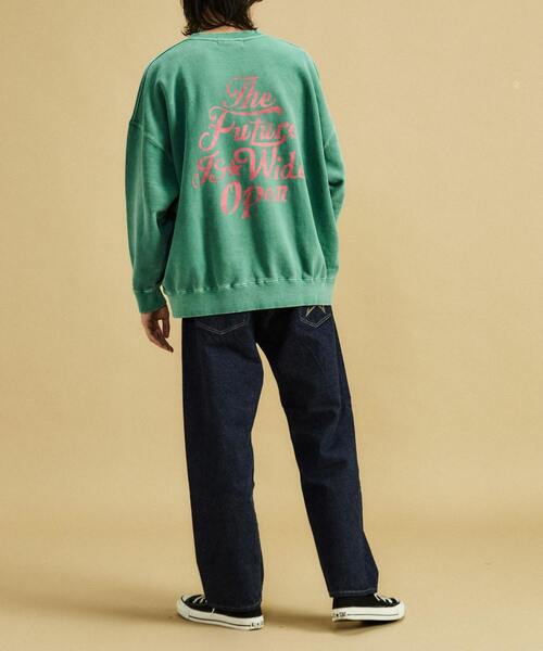 CONVERSE TOKYO（コンバーストウキョウ）の「ピグメントメッセージロゴスウェット（スウェット・メンズ・ブルー/グリーン/チャコールグレー・FREE）」の5枚目の写真