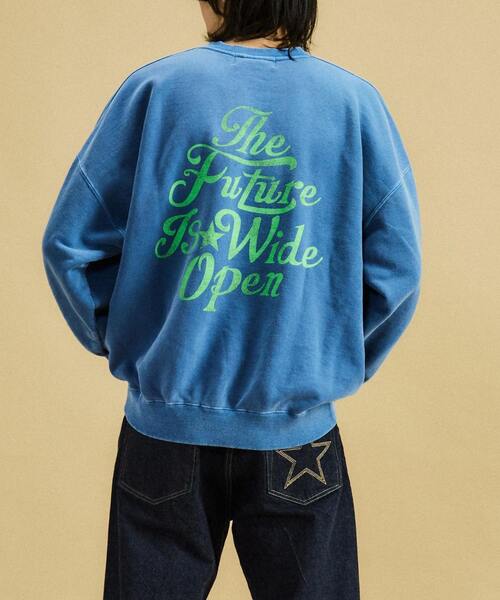 CONVERSE TOKYO（コンバーストウキョウ）の「ピグメントメッセージロゴスウェット（スウェット・メンズ・ブルー/グリーン/チャコールグレー・FREE）」の8枚目の写真