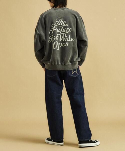 CONVERSE TOKYO（コンバーストウキョウ）の「ピグメントメッセージロゴスウェット（スウェット・メンズ・ブルー/グリーン/チャコールグレー・FREE）」の11枚目の写真